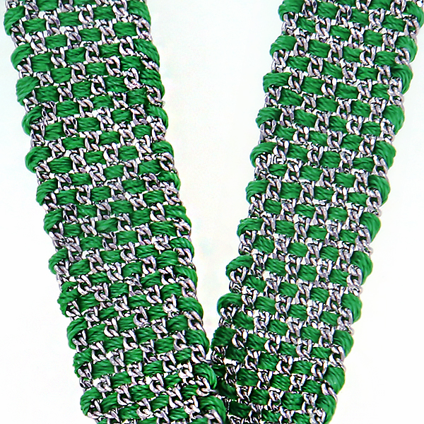 Колье-шарф ручной работы,покрытие рутений и зеленый шелк